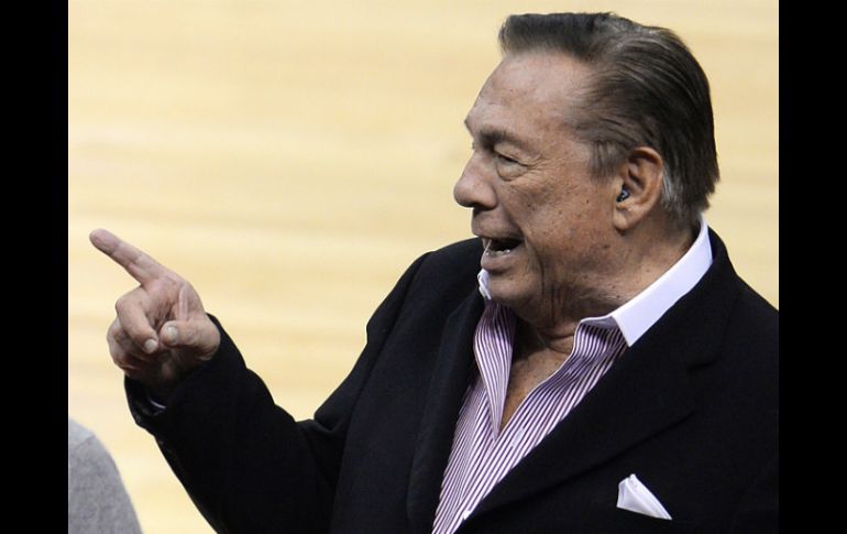 Sterling ha sidos suspendido de por vida y obligado a vender al equipo. AP /