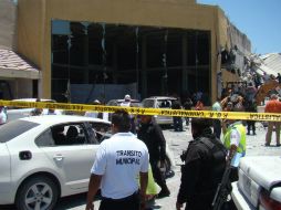 Servicios Periciales instaló una zona segura, para inspeccionar todo lo que había en la cocina del restaurante oriental. NTX /