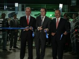 Raúl Peñafiel director general de Peugeot México en la re apertura de la concesionaria.  /