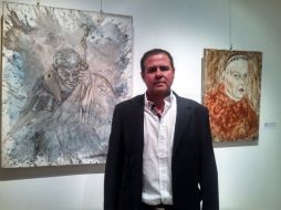 El único acrílico presente en la muestra es el de Juan Pablo II.  /