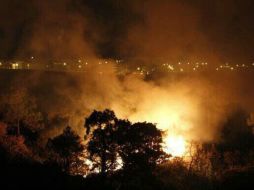 El incendio se presenta dentro de predio con una extensión aproximada de 3.4 hectáreas. Imagen de @UMPCyBZ. ESPECIAL /