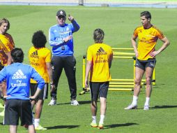 Cristiano Ronaldo (der) no se expondrá a jugadas fuertes por la próxima final de la Champions. EFE /