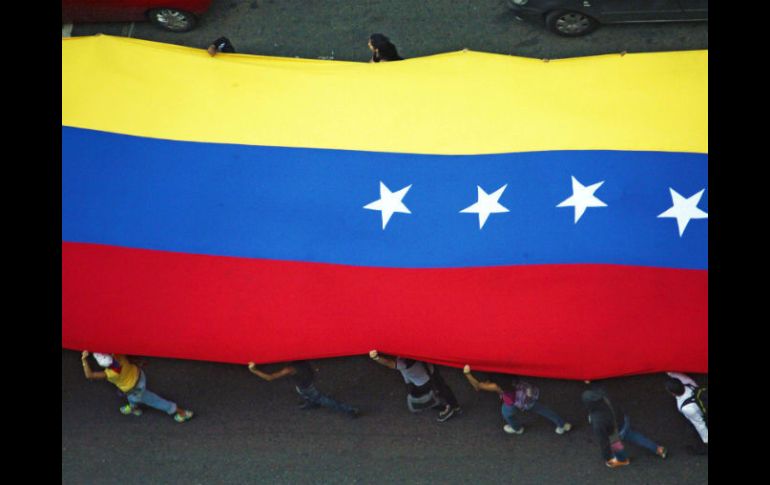 Opositores a Nicolás Maduro marchan por las calles de Caracas. Hace más de tres meses que Venezuela vive en inestabilidad política. AFP /