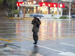 El SMN informa que el fenómeno se debe a un canal de baja presión que se extenderá en los Estados del occidente, incluyendo Jalisco. ARCHIVO /
