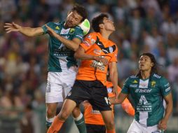 Los Tuzos sacaron ventaja 3-2 tras vencer a los Esmeraldas en casa. MEXSPORT /