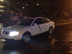 El conductor recibió varios balazos en el cráneo y en el abdomen al tiempo que el agresor huyó a pie con rumbo desconocido. ESPECIAL /