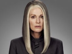 Moore aparece en las fotos con el cabello cano. Ella representará al Distrito 13, donde se gesta una rebelión. ESPECIAL /