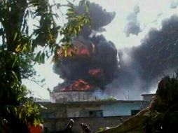 Aspecto del incendio en el tanque de la refinería 'Francisco I. Madero'. TOMADA DE @filatov_dukes  /