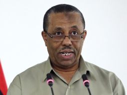 El primer ministro interino de Libia Abdullah al-Thinni, comparece sobre la seguridad en Bengasi. EFE /