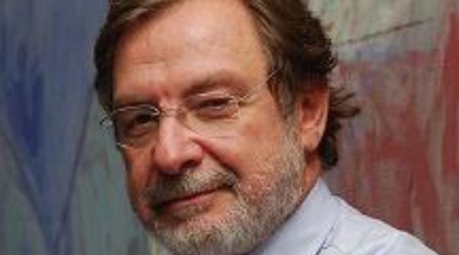 El escritor español se incorporó a la Academia Chilena de la Lengua. Tomada de @juanluiscebrian. ESPECIAL /