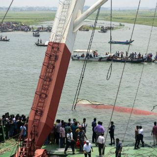 Suman 54 cuerpos recuperados en naufragio de Bangladesh