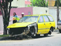 La falta de recursos o de personal limita a los ayuntamientos para retirar los vehículos de la vía pública.  /