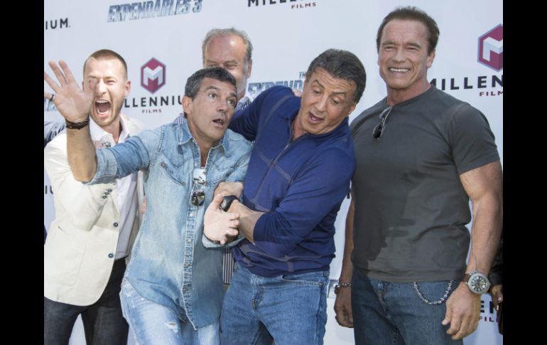 Los protagonistas se divierten durante la presentación de la película en Cannes. EFE /