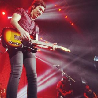 División Minúscula llena de energía el Teatro Metropólitan