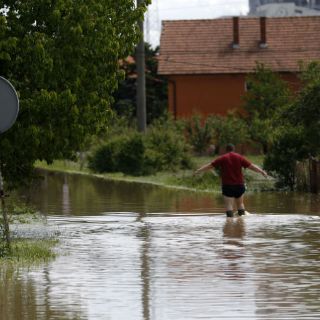 Inundaciones en los Balcanes causan entre 30 y 40 muertos