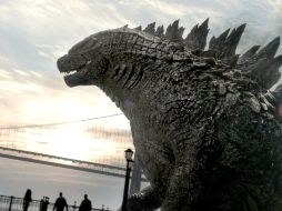 La nueva versión del clásico de 1954 está protagonizada por Bryan Cranston, y Juliette Binoche. AP /