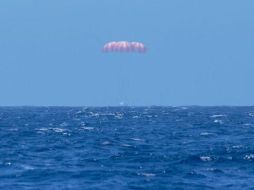 Acuatizó en el Pacífico a unos 480 kilómetros (300 millas) de la península mexicana de Baja California. FOTO: @SpaceX. ESPECIAL /