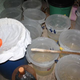 Incendio deja al descubierto un narcolaboratorio en Tonalá