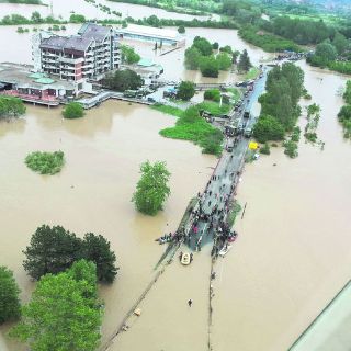 Los Balcanes sufren las peores inundaciones en un siglo