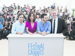 (De izq. a der.) El actor Gael García, la actriz Alice Braga, el director argentino Pablo Frendrik y el actor Claudio Tolcachir. ESPECIAL /