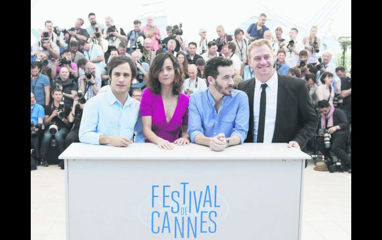 (De izq. a der.) El actor Gael García, la actriz Alice Braga, el director argentino Pablo Frendrik y el actor Claudio Tolcachir. ESPECIAL /