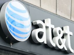 El acuerdo entre AT&T y DirecTv se cerrará en los próximos 12 meses después de una revisión de las autoridades normativas. EFE /