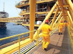 En abril, de cuardo con datos obtenidos vía una solicitud de información, Pemex tenía convenios con al menos 18 entidades financieras. REUTERS /