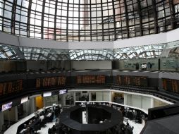 Mientras que en Estados Unidos, Wall Street cerró al alza. ARCHIVO /
