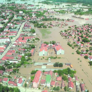 Inundaciones en los Balcanes dejan miles de damnificados