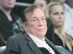 Donald Sterling fue vetado de por vida y multado con dos millones y medio de dólares por el comisionado de la NBA. AP /