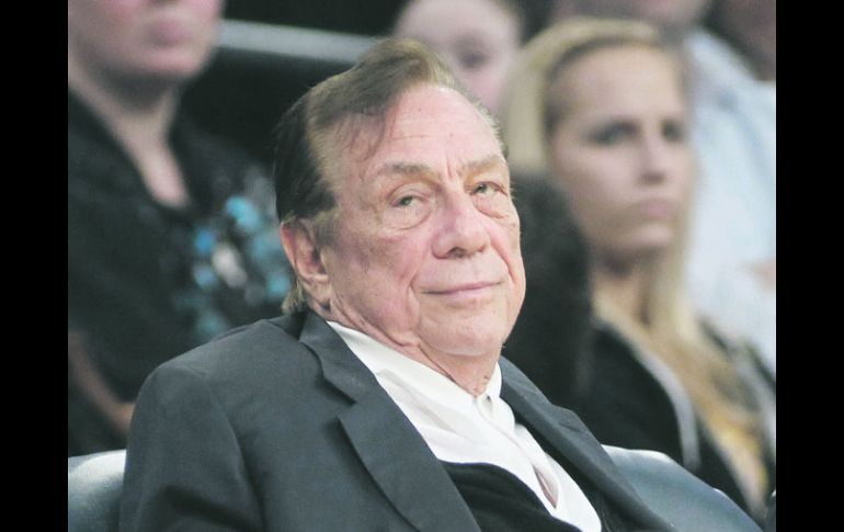 Donald Sterling fue vetado de por vida y multado con dos millones y medio de dólares por el comisionado de la NBA. AP /