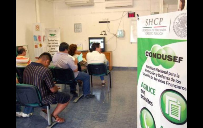 La Condusef señala que antes de aceptar un crédito de nómina, es necesario analizar si realmente tienes que utilizarlo. ESPECIAL /