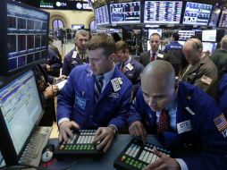 La jornada bursátil estuvo marcada por resultados empresariales decepcionantes. ARCHIVO /