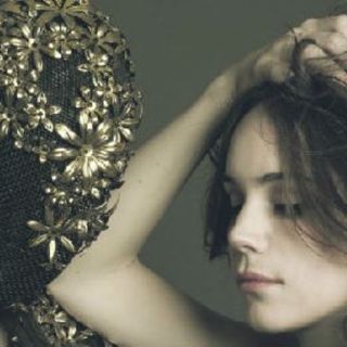 Ella y el muerto trabaja en nuevo disco