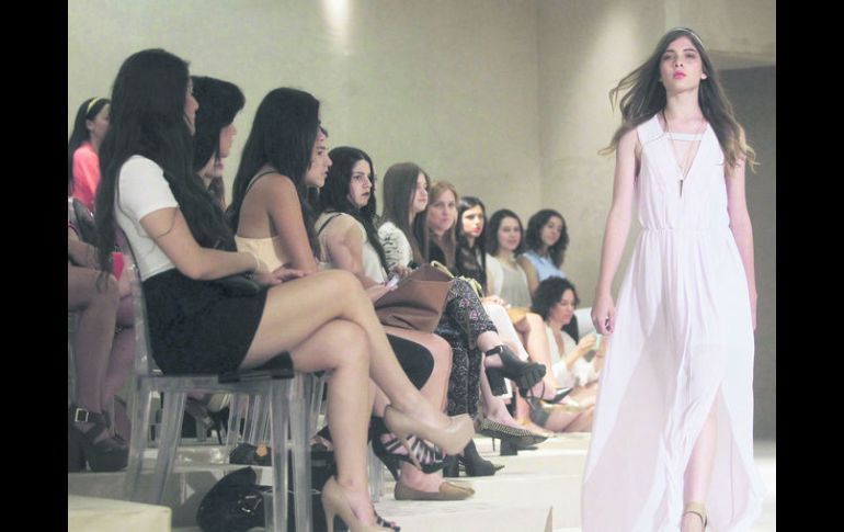 Elegancia y frescura. El blanco sigue muy vigente y los cortes holgado, también.  /