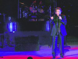 Talento mayor. El español en su reencuentro con el público tapatío agradeció la preferencia por más de 50 años de carrera.  /