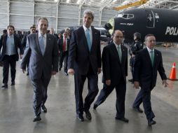 Momento en el que el secretario de Estado norteamericano, John Kerry, arriba a la Ciudad de México. AP /