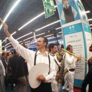 Papirolas inicia actividades con espíritu artista