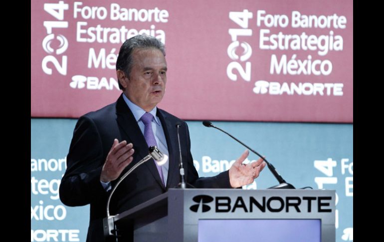 A partir del 2015 se terminarán los ''gasolinazos'' en México, según declaró Pedro Joaquín Coldwell. SUN /