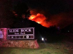 El incendio Slide Fire amenaza a los residentes de las subdivisiones Kachina Village y Forest Highlands. AP /