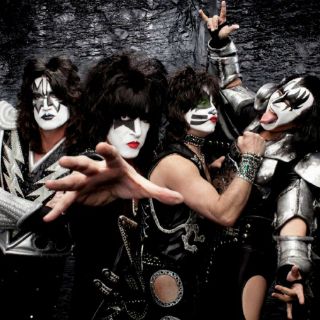 Kiss celebra 40 años de trayectoria musical con disco en vinil