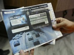 El costo del refrendo para este año es de 445 pesos, que de no ser pagados, se le suman recargos mensuales. ARCHIVO /