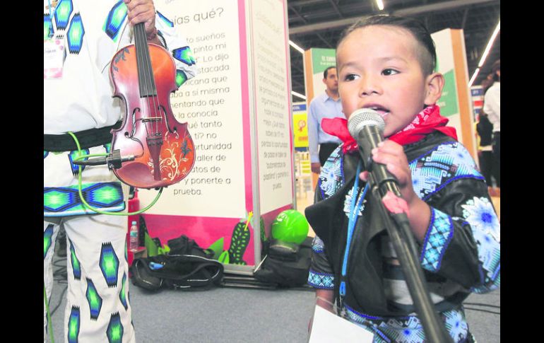 Pequeño con talento. Yuawi López de cuatro años fue una de las máximas sorpresas durante el primer día de actividades de Papirolas.  /