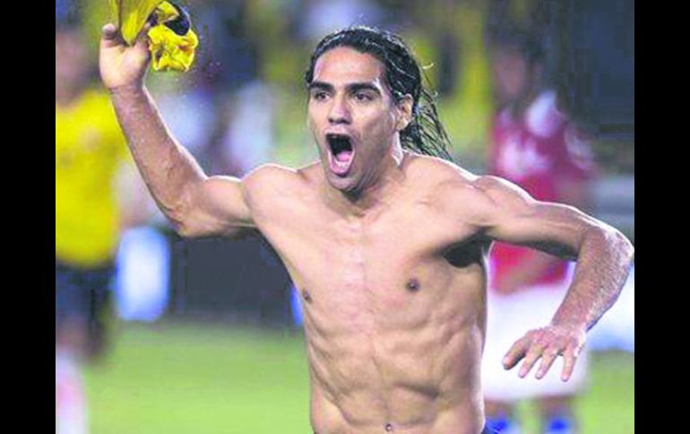 En duda. Radamel Falcao se sometió a una cirugía que toma entre seis y ocho meses sanar. AP /