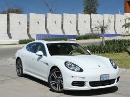 Porsche Panamera S E-Hybrid tiene un precio de 130,500 dólares.  /