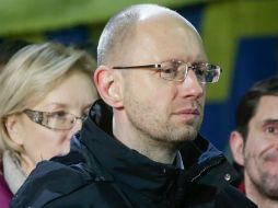 Arseniy Yatsenyuk dice que el derramamiento de sangre y la incautación de puestos fronterizos son intentos de pertubar elecciones. ARCHIVO /