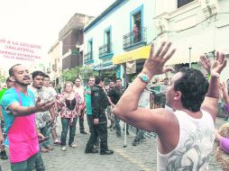 Los comerciantes establecidos retiraron las estructuras metálicas con las que iban a instalarse los del Mercado Corona.  /