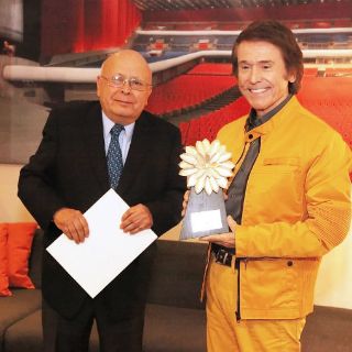 Otorgan a Raphael la 'Dalia de Plata' en el Auditorio Nacional