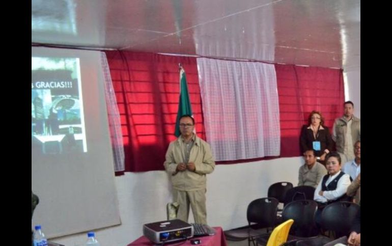 El interno realizó su examen profesional para la Escuela Superior de Ingeniería y Arquitectura. Tomada de @HectorSerranoC. ESPECIAL /