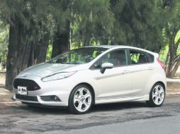Sus formas son más atrevidas, comenzando con el frontal que porta una parrilla de panal.  /